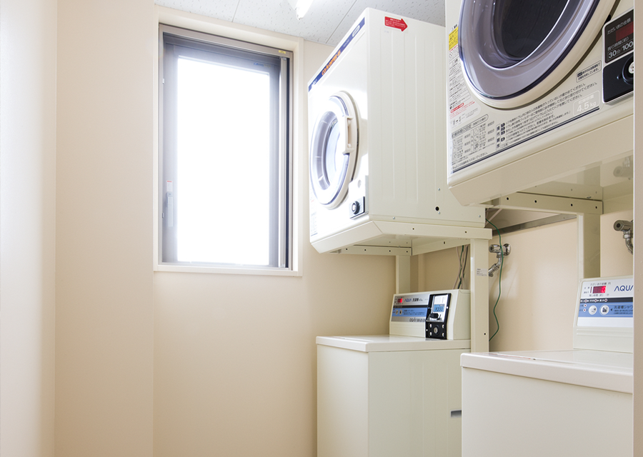 クリーニングや大容量の洗濯も格安の値段で使用できるランドリー室
